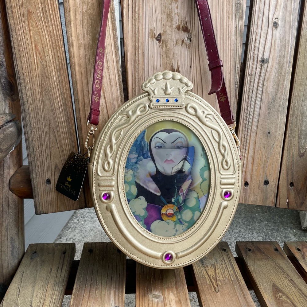 Disney Snow White Magic Mirror Crossbody Purse - 3-Way Lenticular Effect - Picture 14 of 16